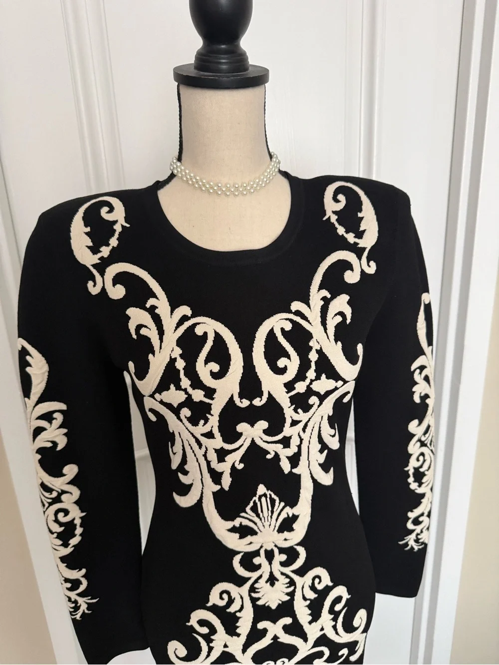 L'AGENCE Black Dress with Cream Baroque Motif, size M - Picture 8 of 11